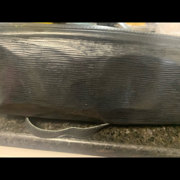 Louis Vuitton Noir Epi Lussac - Picture 8 of 10